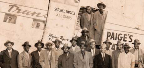Hake's - "SATCHEL PAIGE'S ALL STARS" 1946 TEAM PHOTO WITH NEGRO LEAGUE  LEGENDS.
