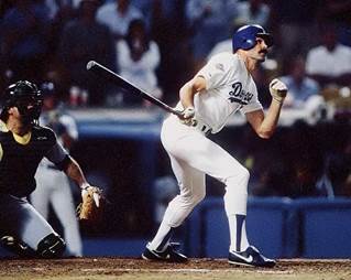 In his only at bat of the series. Kirk Gibson hits a pinch hit walk-off  home run in game 1 during the 1988 World Series : r/baseball