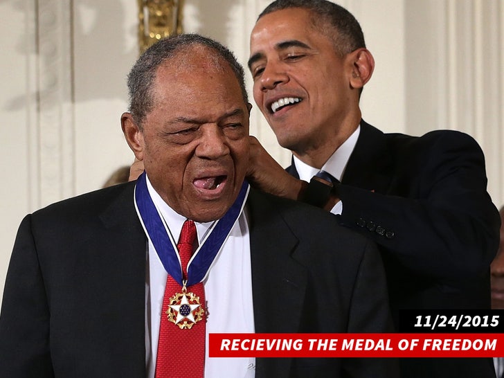 Barack Obama Praises Willie Mays In B-Day Post, You Paved The Way For My  Presidency!