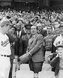 https://upload.wikimedia.org/wikipedia/commons/thumb/3/32/Richard_Nixon_throwing_out_opening_pitch_at_Senators_game%2C_1969.jpg/220px-Richard_Nixon_throwing_out_opening_pitch_at_Senators_game%2C_1969.jpg