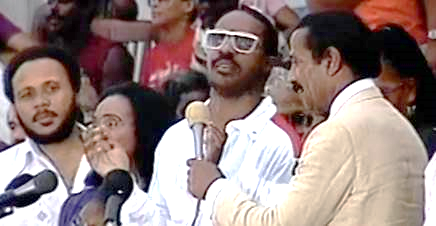 Stevie Wonder sings "Happy Birthday" Martin Luther King 8-27-1983 20th  Anniv March Washington - FULL