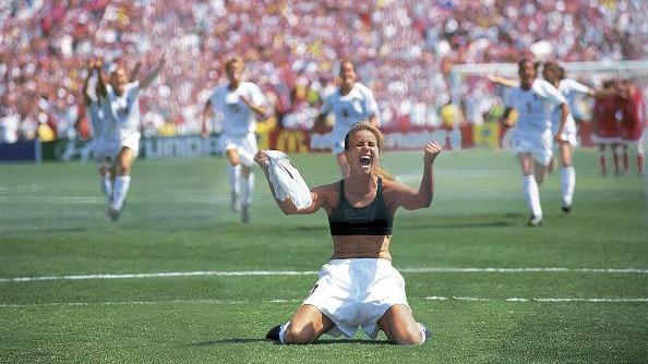 Brandi Chastain: The story behind iconic photo of USA's World Cup win - BBC  Sport